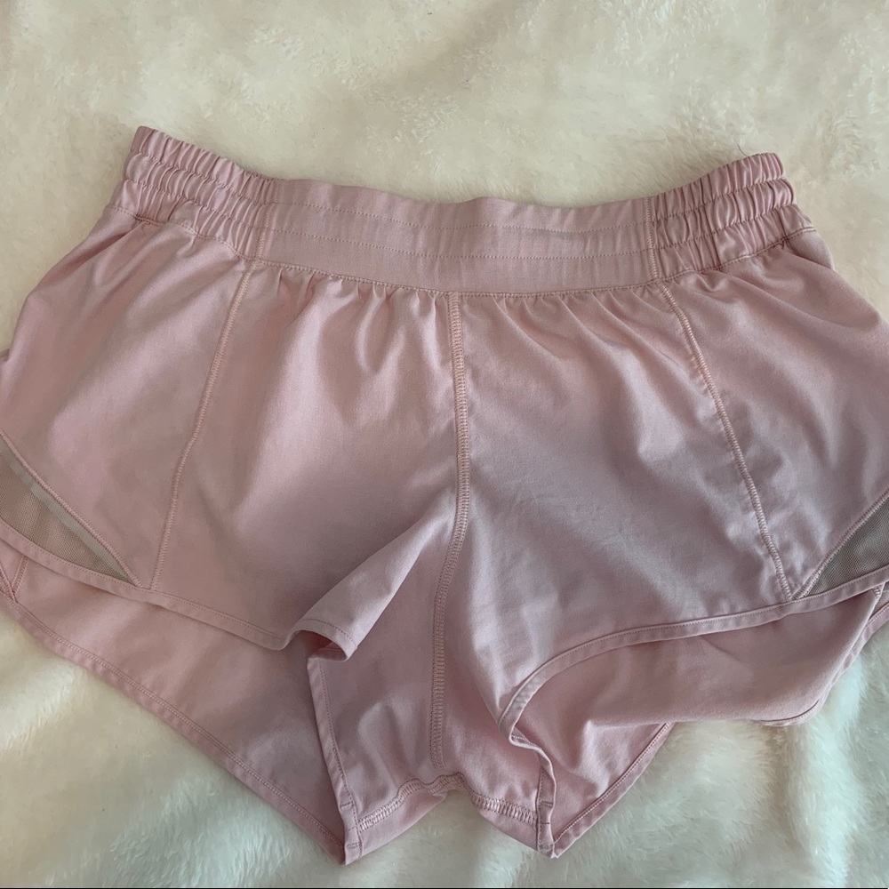 Lululemon hotty hot shorts light pink 2.5”